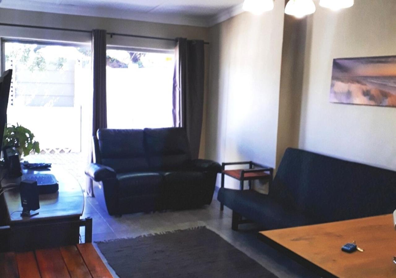 Appartamento Bateleur Self Catering Cc Windhoek Esterno foto
