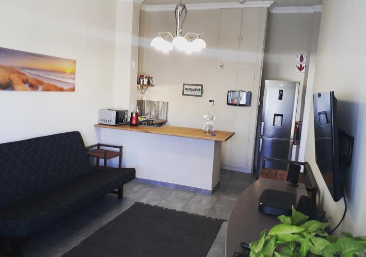 Appartamento Bateleur Self Catering Cc Windhoek Esterno foto