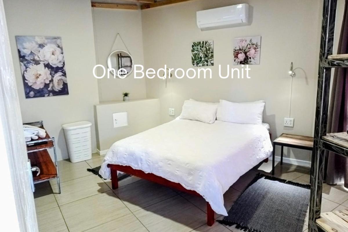 Appartamento Bateleur Self Catering Cc Windhoek Esterno foto