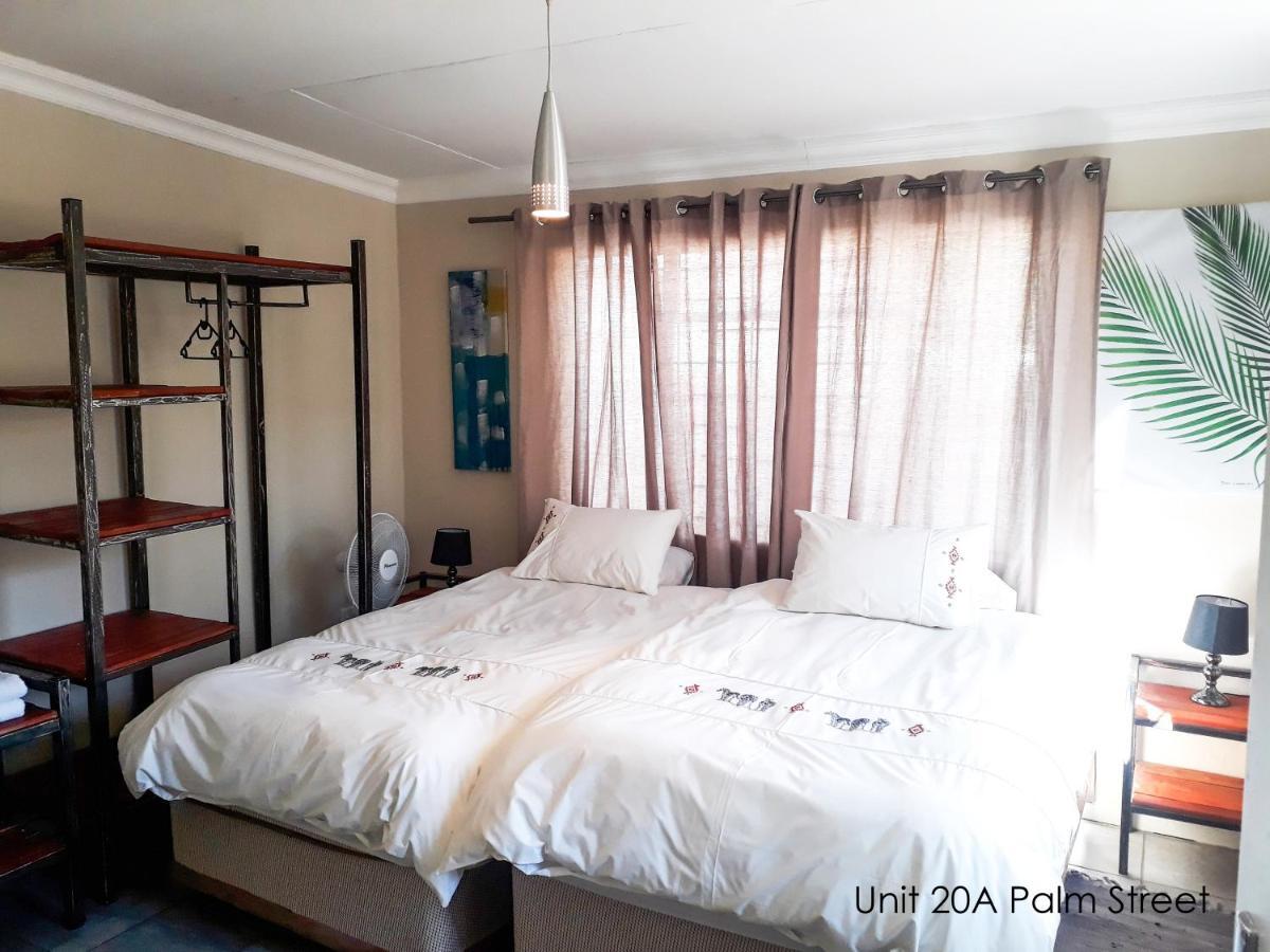 Appartamento Bateleur Self Catering Cc Windhoek Esterno foto