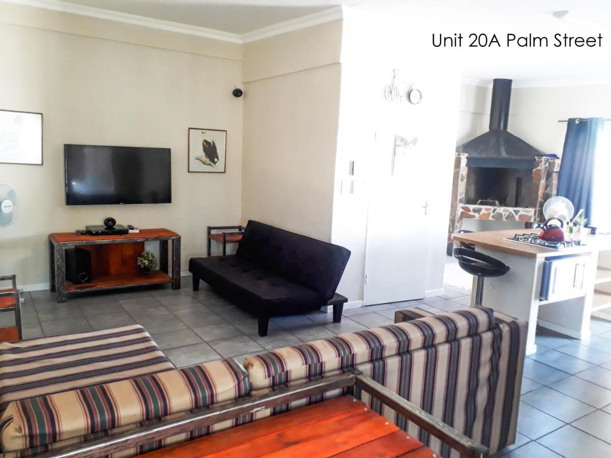 Appartamento Bateleur Self Catering Cc Windhoek Esterno foto